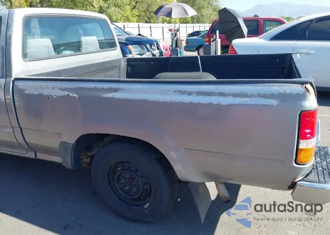 1993 Toyota Pickup 1/2 Ton Short Whlbse Dx z USA, uszkodzony, nr VIN 4TARN81P7PZ067778